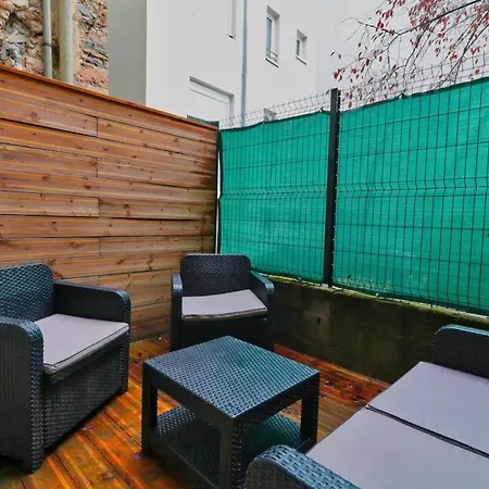 42 With Terrace Roanne